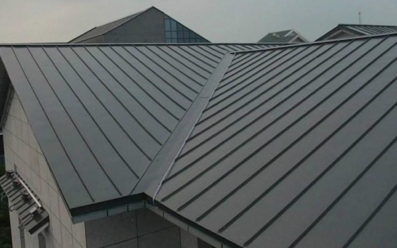 钛锌板屋面具有以下优点